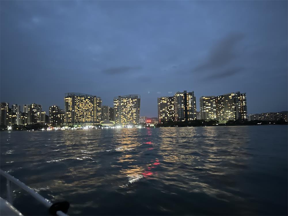 
十里银滩夜景